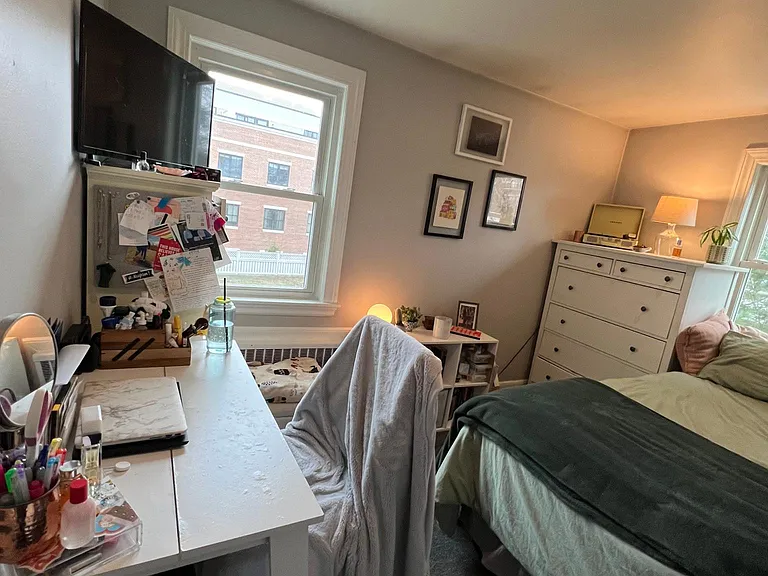 15 Surrey St #2 — Photo 9