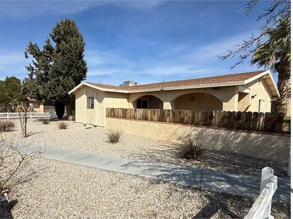 13237 Mohawk Rd, Apple Valley, CA 92308