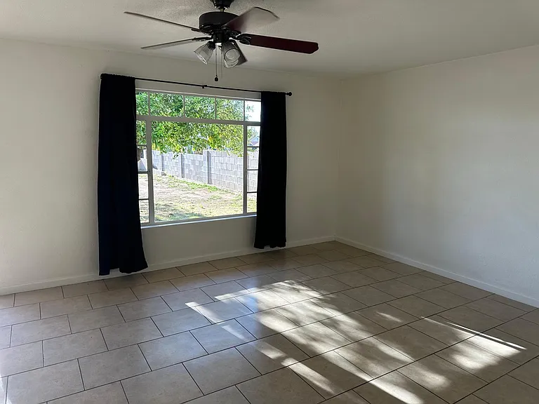 2037 N 21st Pl — Photo 6