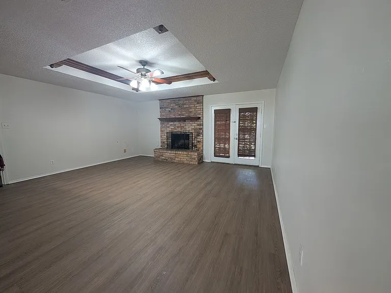 3008 Brittney Ln — Photo 3