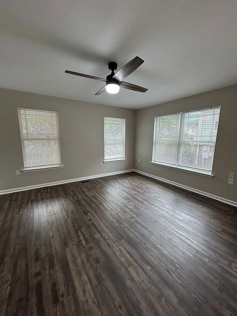3 Beds | Bonus Room | 2.5 Baths | Detached 1 Car Garage - Close to St. Elmo & Downtown — Photo 4