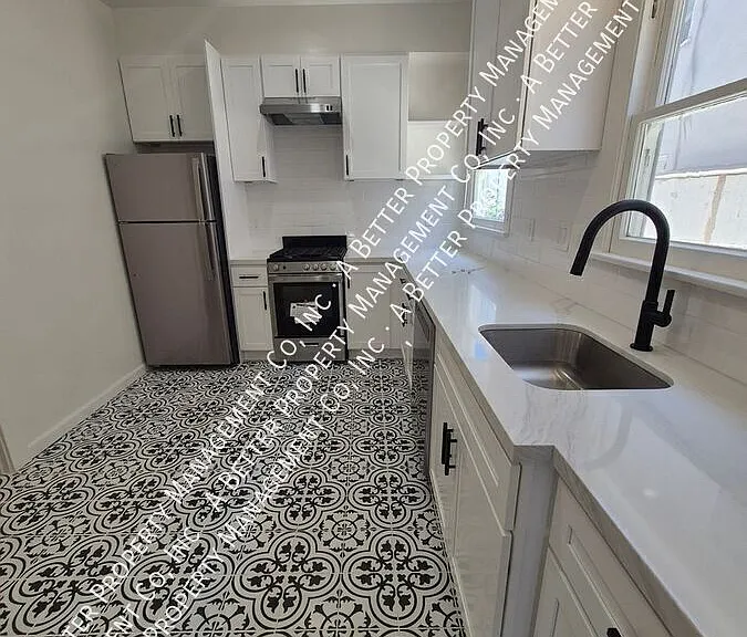 1427 E 3rd St — Photo 5