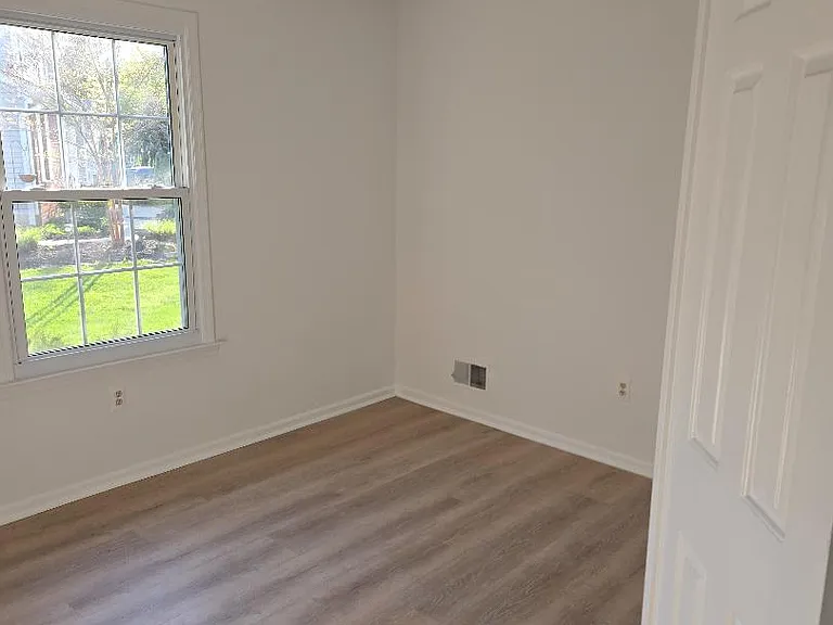 18 Redwood Dr — Photo 11
