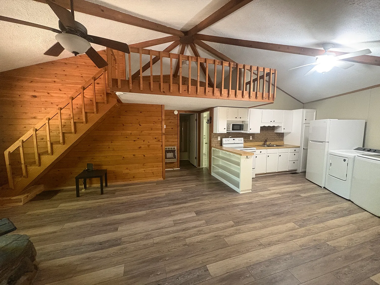 2 bed, 1044 sqft, $2,300 — Photo 1
