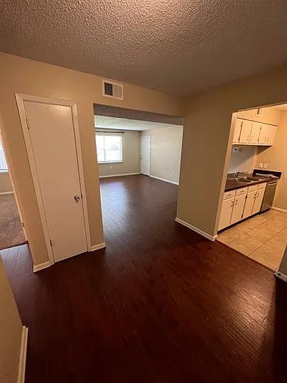 603 Colonial Drive Unit 2 — Photo 2
