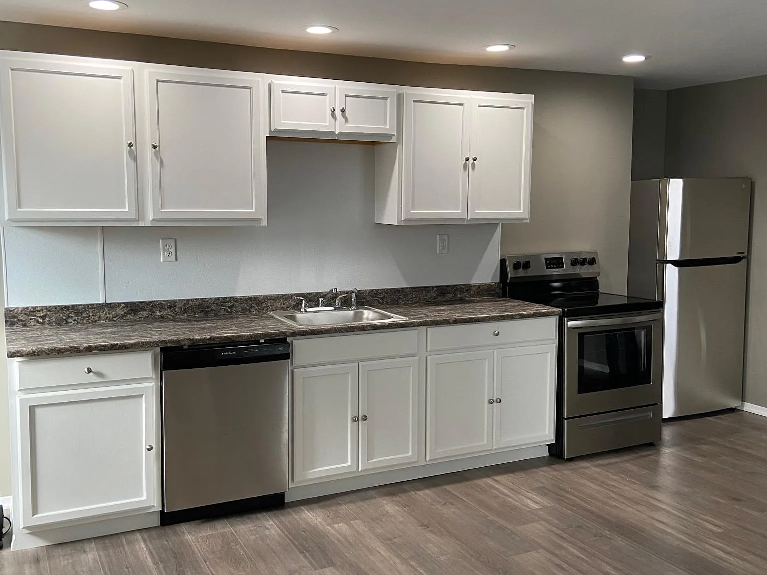 946 Exeter Ave — Photo 3