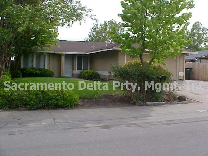 4170 Red Deer Way photo 1