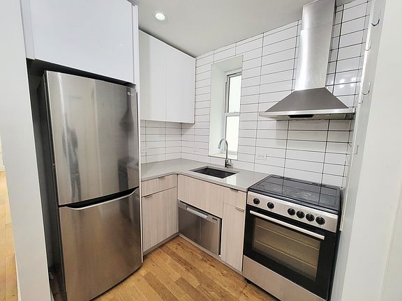 2nd image of 4300 Broadway APT 1J
