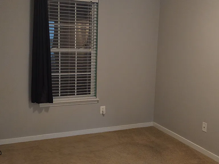 327 Daniels Dr — Photo 6