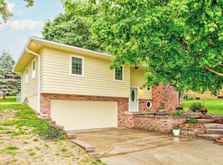 15501 Crestview Dr, Council Bluffs, IA 51503