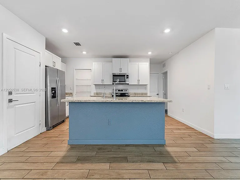 501 NE 6th Ct — Photo 11