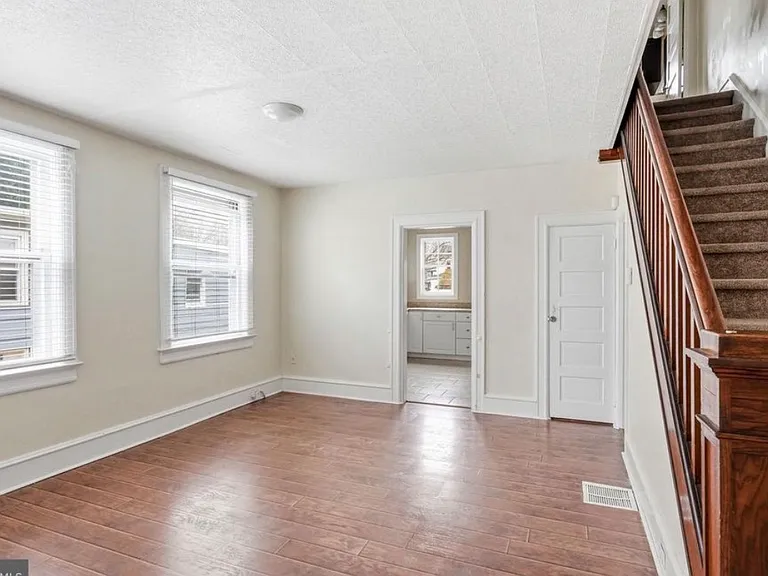 121 Grandview Ave — Photo 4