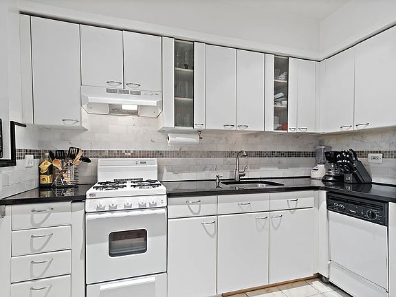4th image of 116 Central Park S APT 3E