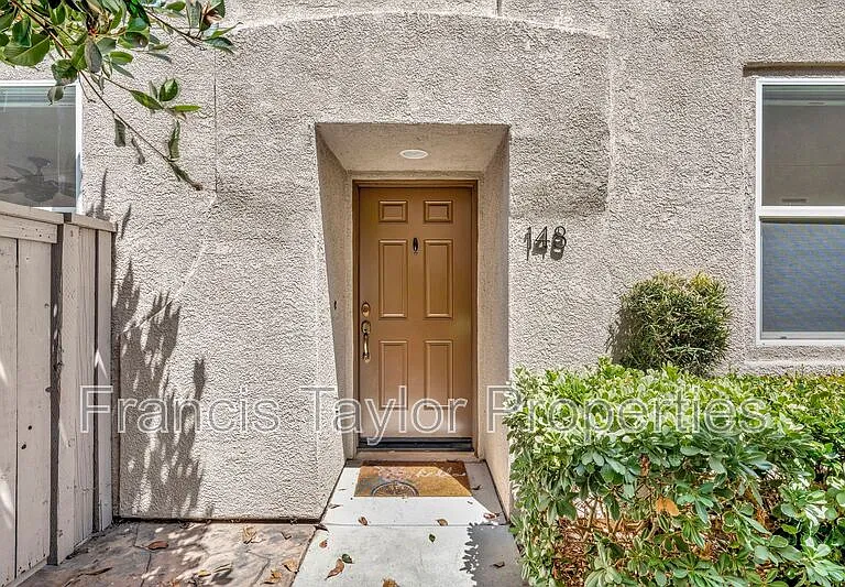 148 Elora Ln — Photo 2