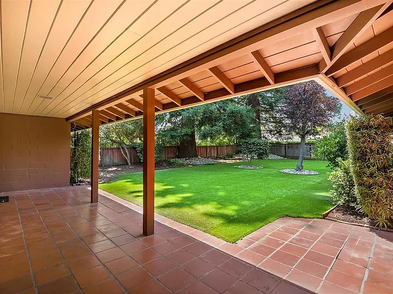 747 Northampton Dr — Photo 26
