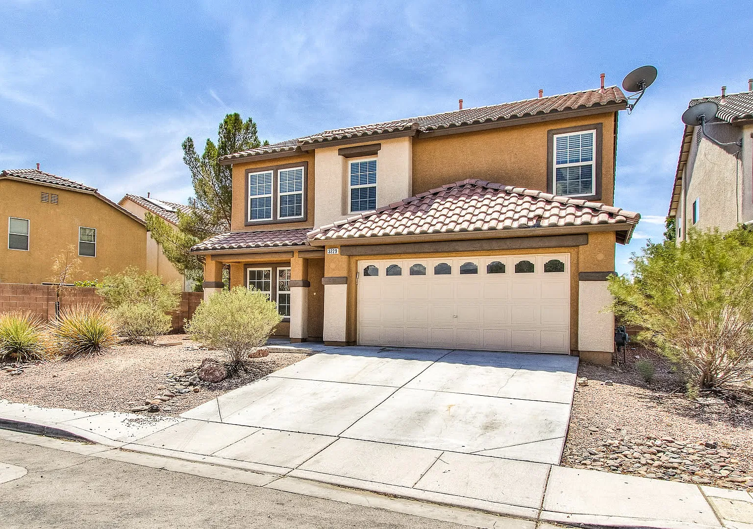 5 bed, 2784 sqft, $2,550 — Photo 2