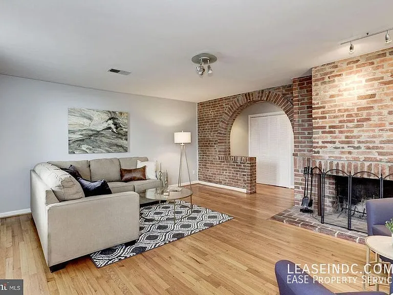 410 11th St NE #17 — Photo 5