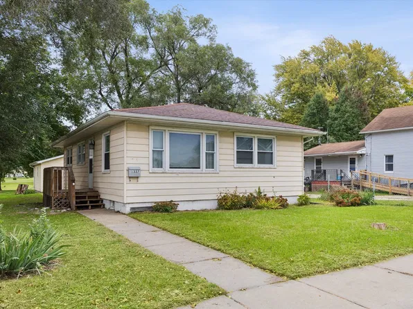 1337 Morton Dr, East Moline, IL 61244