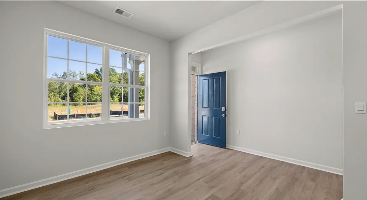5 bed, 2511 sqft, $2,700 — Photo 3