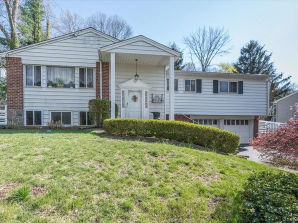 67 Cliftwood Dr, Huntington, NY 11743