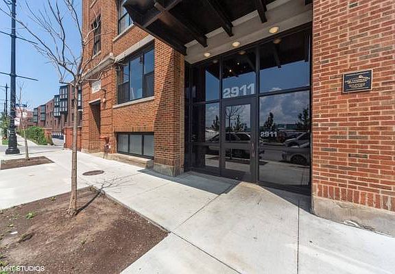 3rd image of 2911 N Western Ave APT 301