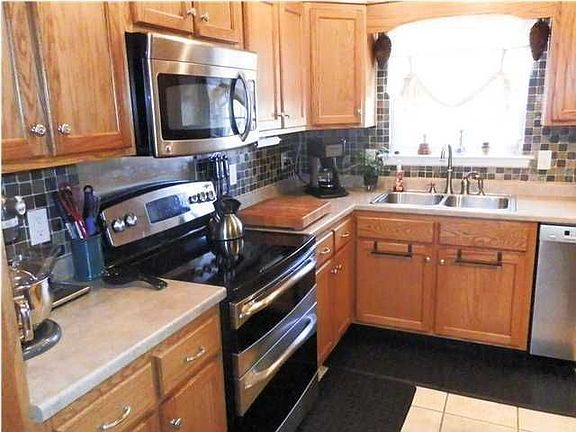 3rd image of 6913 Bucksland Dr