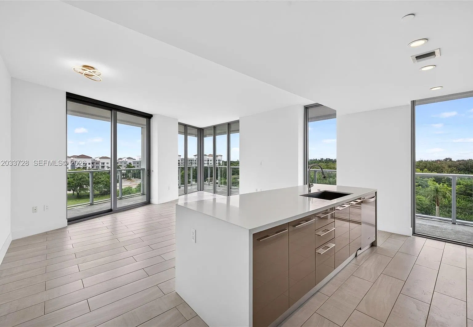 Metropica North Tower One — Photo 1