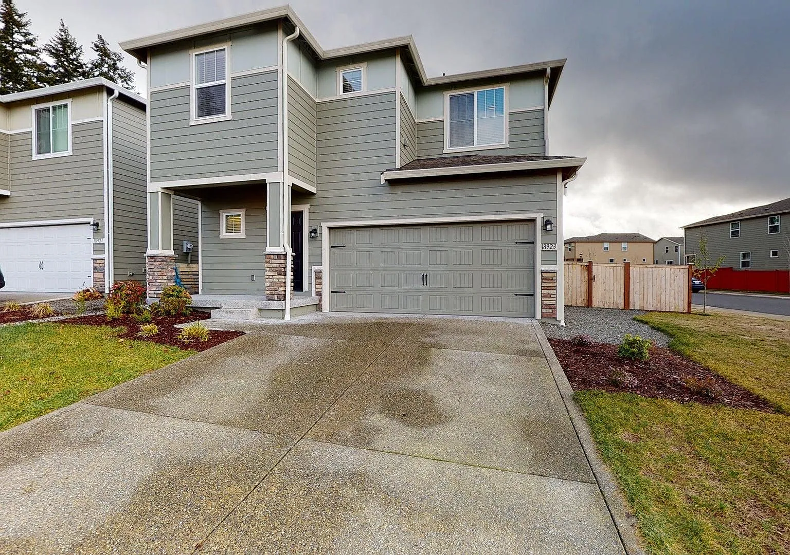 4 bed, 2.5 bath, 2224 sqft, $3,000 — Photo 2