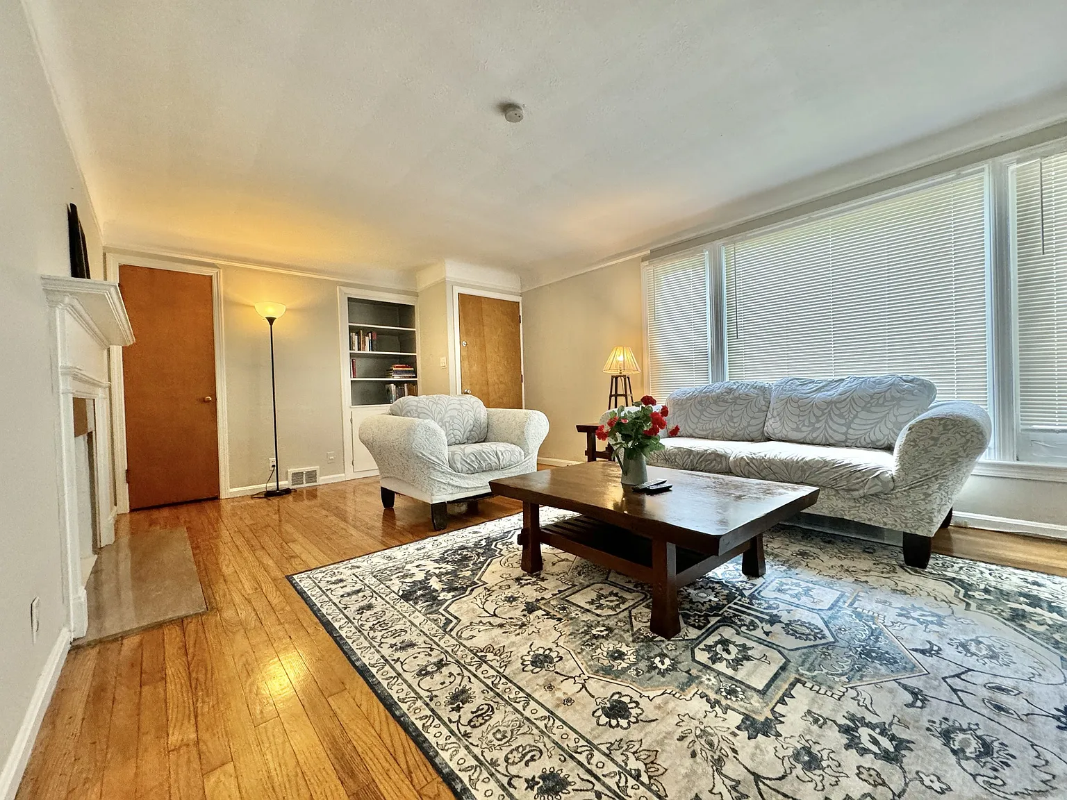 2 bed, 1200 sqft, $1,500 — Photo 3