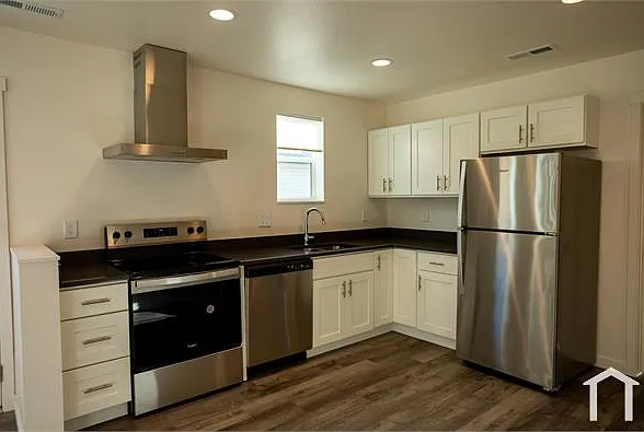 969.5 Hazel Ct — Photo 1
