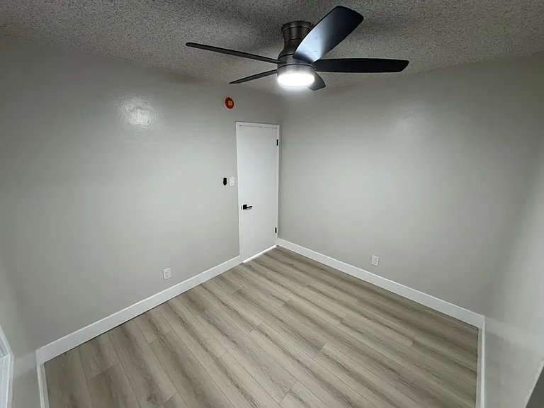 324 N Saint Louis St — Photo 5