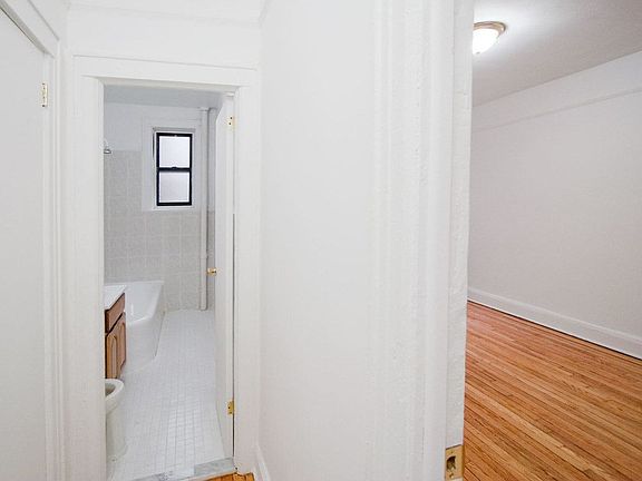 4th image of 4333 46th St APT B9