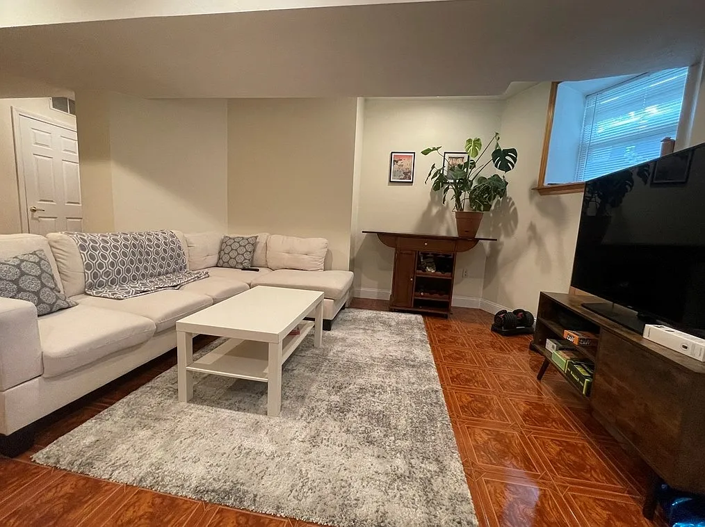 191 Winthrop Rd — Photo 3