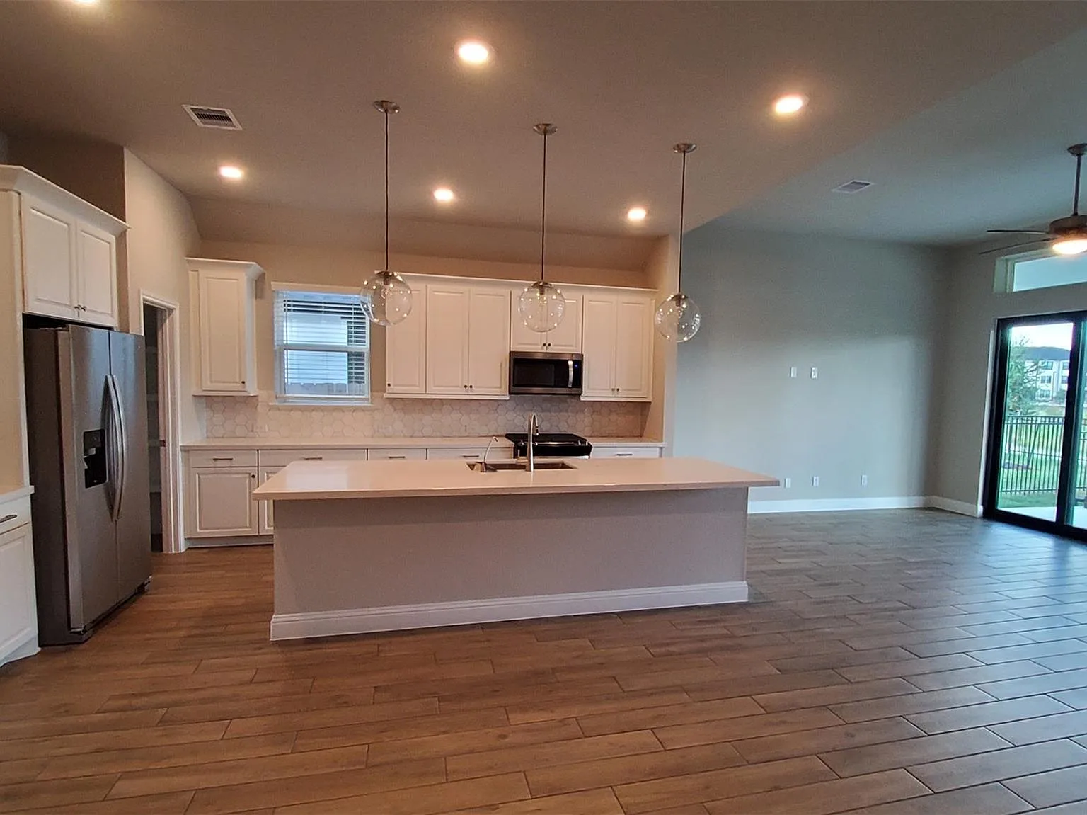 3 bed, 1770 sqft, $2,600 — Photo 4