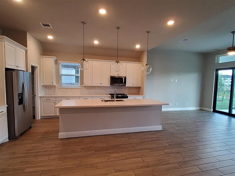 2106 Grapewood Ln — Photo 4