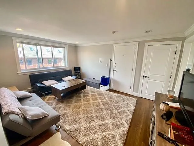 2 bed, 700 sqft, $2,595 — Photo 2