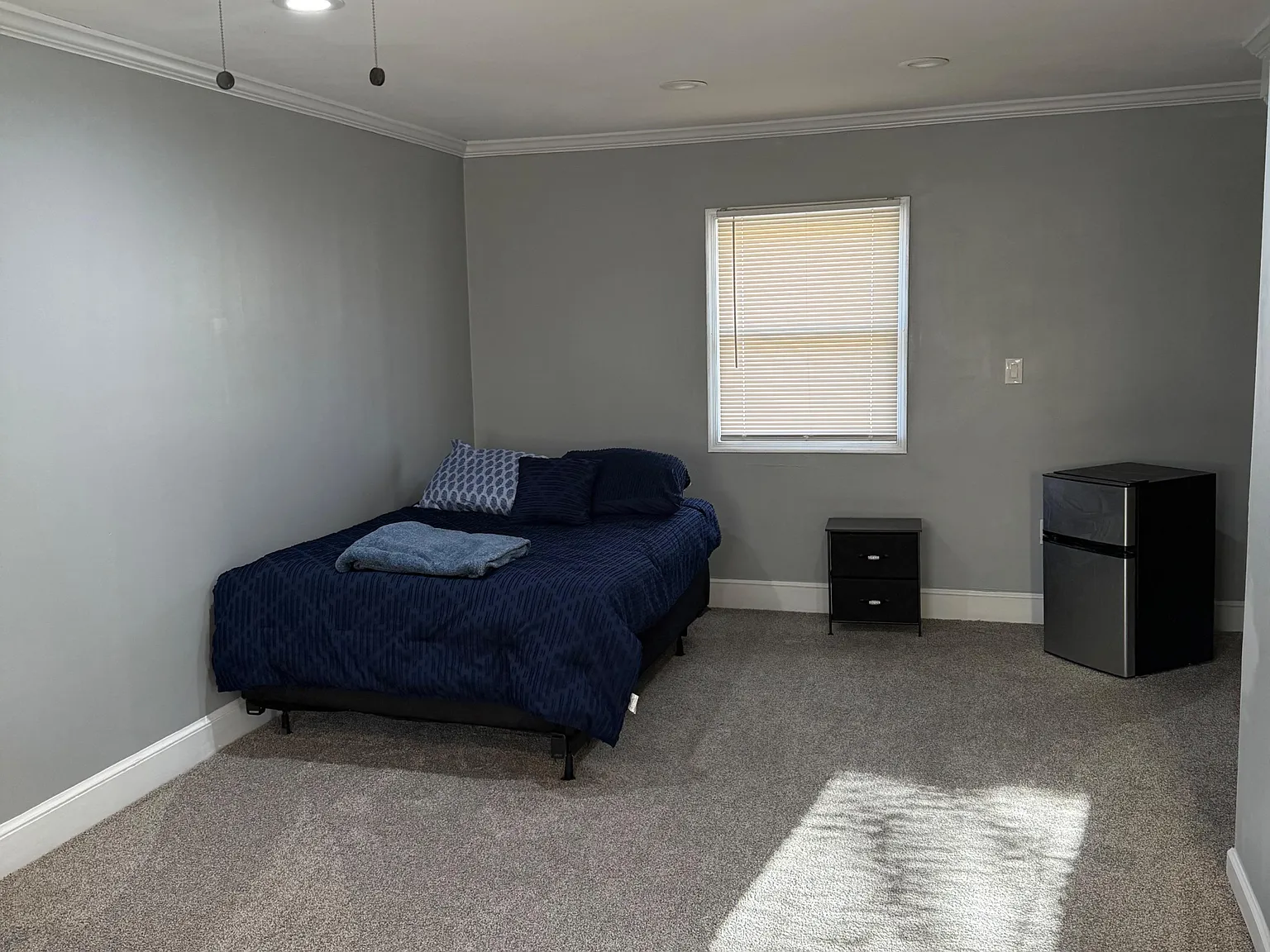 3 bed, 2.0 bath, 2800 sqft, $1,364 — Photo 1