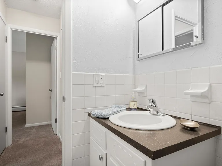Parkview Manor — Photo 11