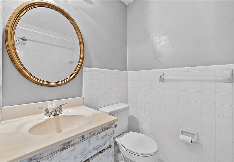 140 Poe Dr — Photo 2