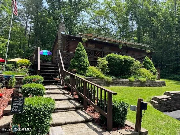 80 W Deans Mill Rd, West Coxsackie, NY 12124