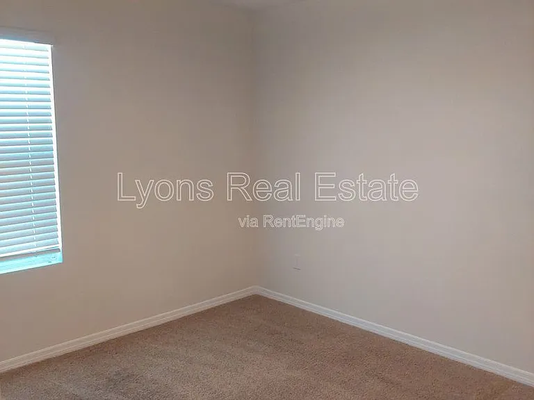 326 SW 24th Pl — Photo 18