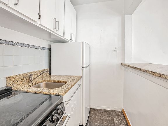 5th image of 465 W 49th St APT 3B