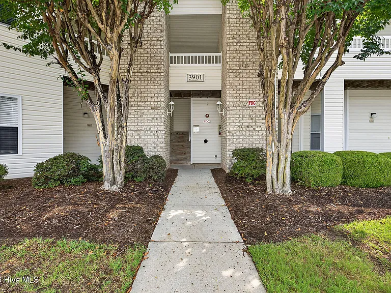 3901 Botsford Ct #101 — Photo 5