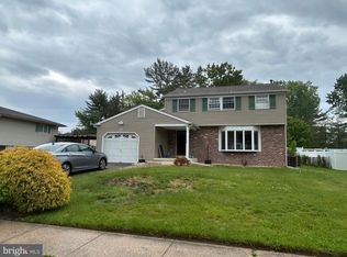 27 Hyannis Ave, Turnersville, NJ 08012