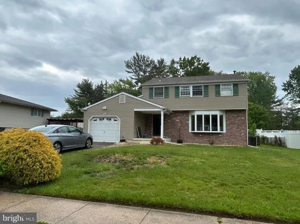 27 Hyannis Ave, Turnersville, NJ 08012