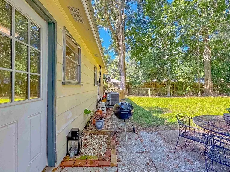 2034 Harriet Dr — Photo 34