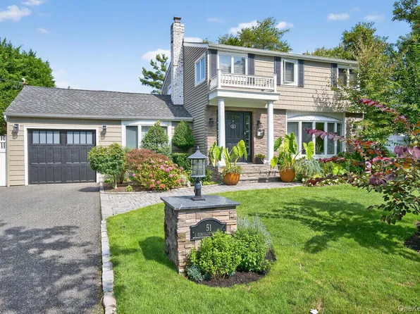 51 Kingsland Place, Babylon, NY 11702