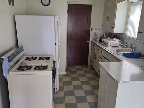 5th image of 909 Southover Rd