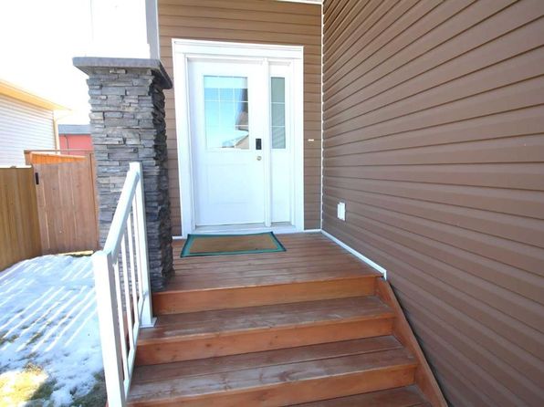 102 N Ranchers Close, Lacombe, AB T4L 0H9