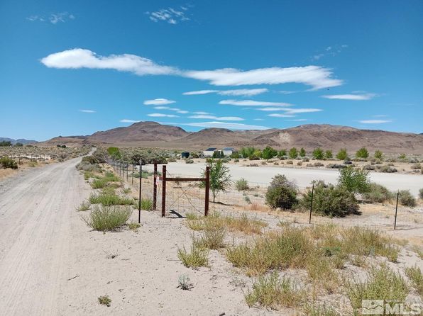 9850 Via Camino St, Silver Springs, NV 89429